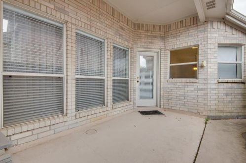 1724 Alpine Dr, Carrollton TX 75007-3740 exterior