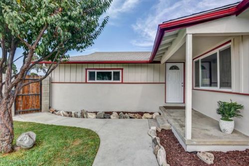 1102 216th St, Torrance, CA 90502-1831