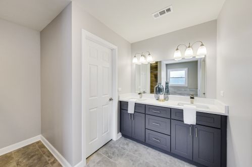 138 Hillside Ln, Willowbrook IL  exterior