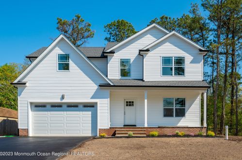 307 Brewster Pl, Berkeley Township, NJ 08721-2705
