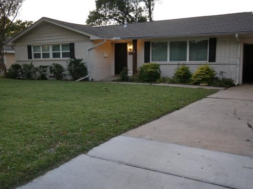 10811 Beauty Ln, Dallas TX  75229-3831 exterior