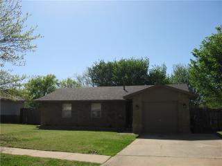 1900 Twin Tree Dr, Norman, OK 73071-1049