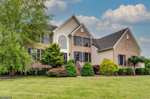 22 Vail Ln, Flemington, NJ 08822-3454