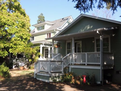 731 Main St, Silverton OR  97381-2241 exterior