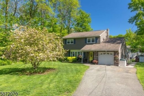 106 Rollins Trl, Hopatcong, NJ 07843-1746