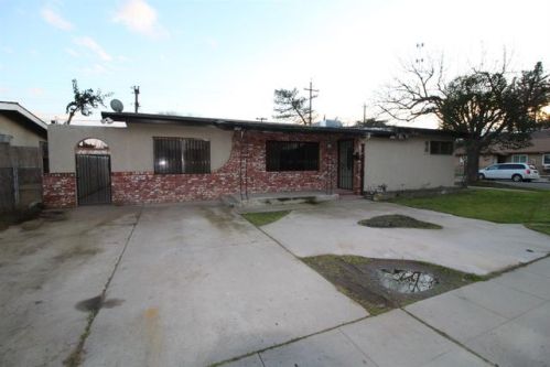 2437 Andrews Ave, Fresno, CA 93705-3104