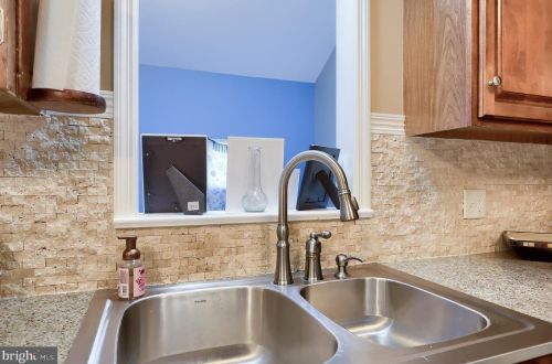 1551 Dunmore Dr, Lancaster PA  17602-1247 exterior