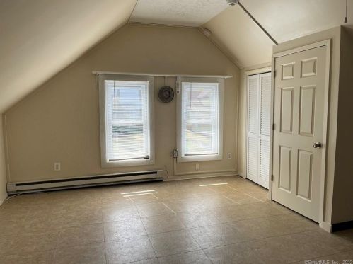 21 Vermont Ter, Southington CT  06489-3212 exterior