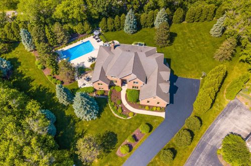 2802 Bergren Ct, Bull Valley, IL 60012-1093