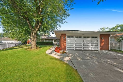 5541 Adeline Pl, Oak Forest, IL 60452-3213