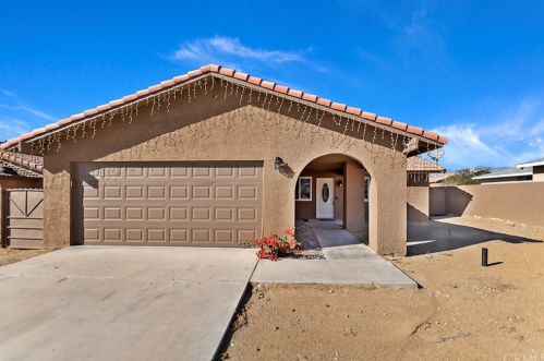 13395 El Cajon Dr, Desert Hot Springs, CA 92240-5829
