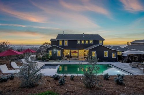 7670 Crews Rd, Gilroy CA  95020-9558 exterior
