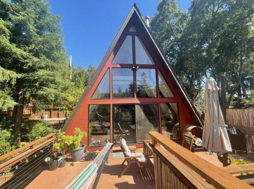 18475 Circle Dr, Los Gatos, CA 95033-8536