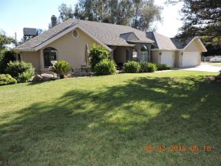 5893 Silaxo Rd, Clovis, CA 93619-8637