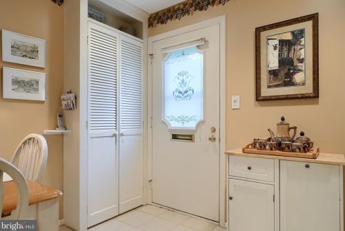 185 Valleybrook Dr, Lancaster PA  17601-4620 exterior