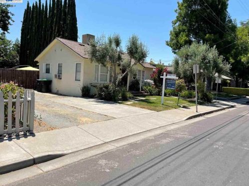 438 Division St, Pleasanton, CA 94566-6505