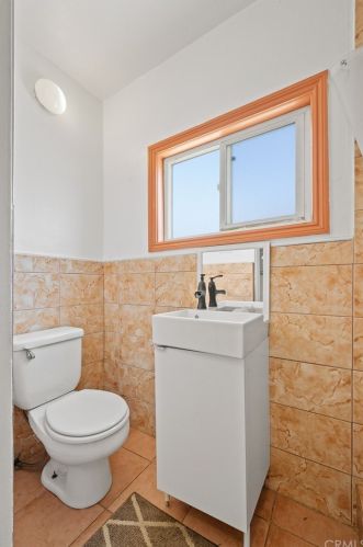 526 Buttonwood St, Anaheim CA  92805-2225 exterior