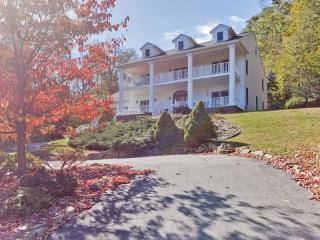 7 Valley View Dr, Califon, NJ 07830-4101