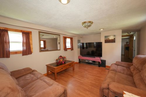 12 Woodlawn Dr, Allenstown, NH 03275-2409