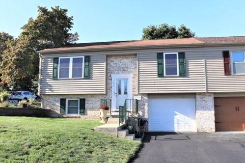 137 Irene Ave, Ephrata PA  17522-2169 exterior