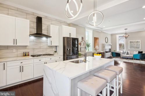 6615 Gude Ave, Silver Spring MD 20912-4827 exterior