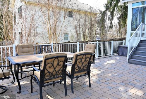 87 Leavitt Ln, Princeton NJ  08540-3921 exterior
