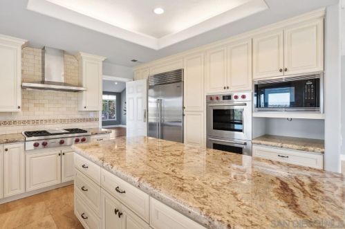 1597 Parkview Dr, Vista CA  92081-8750 exterior