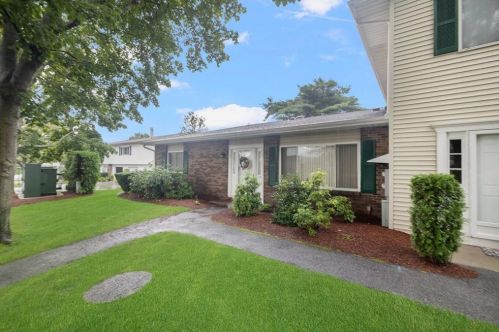 531 Quisset Ct, Warwick, RI 02886-1714