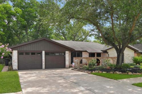 1511 Avenue D, Danbury, TX 77534-8052