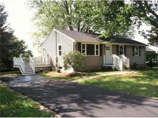25 Joyce St, Guilford, CT 06437-2921