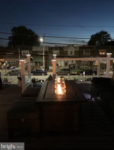 2833 10th St, Philadelphia PA 19122-6021 exterior