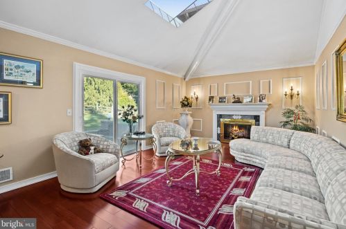 16 Ronit Dr, Trenton NJ 08628-2225 exterior