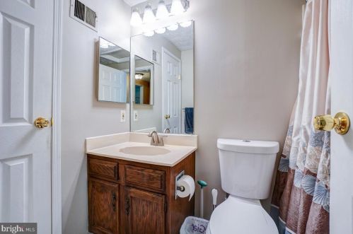 1101 Sandy Hollow Ct, Silver Spring MD 20905-6050 exterior