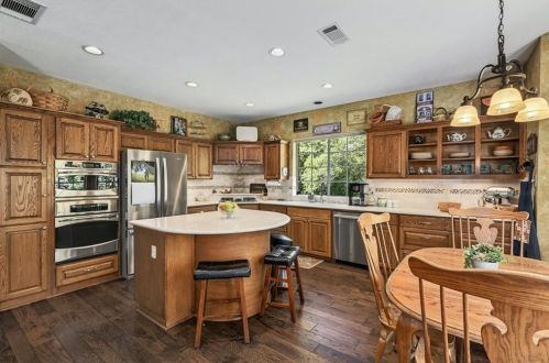 3918 Caney Crk Rd, Austin TX  78732-2216 exterior