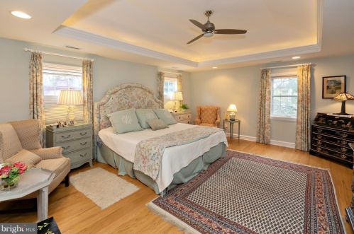 561 Crystal Lake Ave, Tavistock NJ 08033-2748 exterior