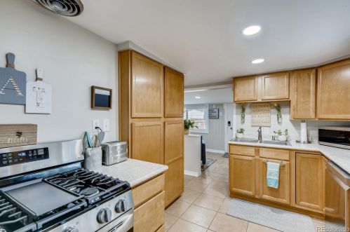 3070 Washington St, Englewood CO  80113-1672 exterior