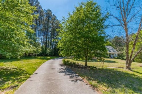 3261 Garmon Dr, Loganville, GA 30052-2487