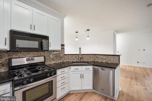 1720 Lake Shore Crest Dr, Herndon, VA 20190-3243