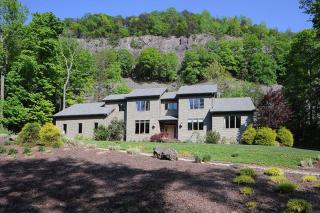 440 Copper Ridge Rd, Southington, CT 06489-4647