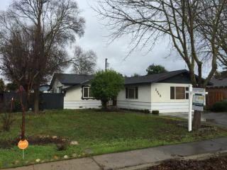 2045 Zinfandel Ln, Turlock, CA 95380-4336