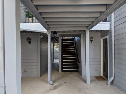 108 Granville Ct, Atlanta GA  30328-3432 exterior