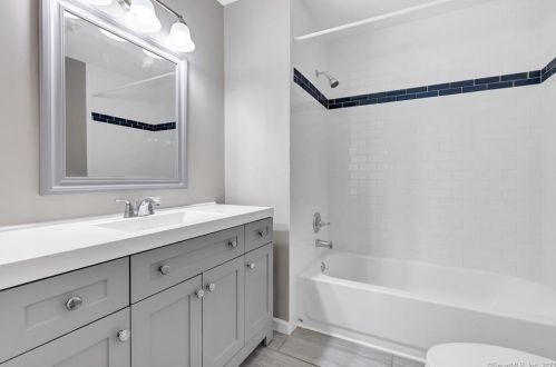 8 Captains Watch, Huntington CT  06484-5914 exterior