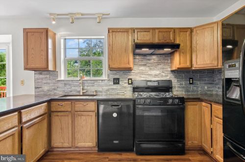 12207 Meadowstream Ct, Herndon, VA 20170-2748