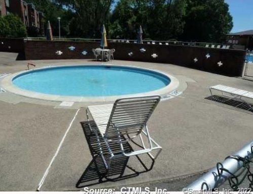 951 High Path Rd, Windsor CT  06095-4129 exterior
