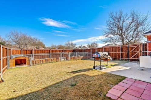 225 Waterford Oaks Dr, Cedar Hill TX 75104-2324 exterior