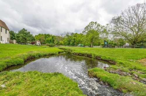 91 Gate House Ln, Edison, NJ 08820-4011