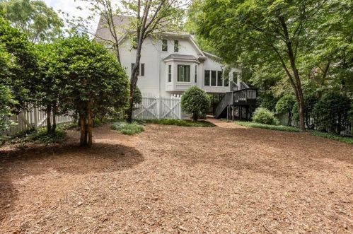 230 Grosvenor Pl, Atlanta, GA 30328-4851