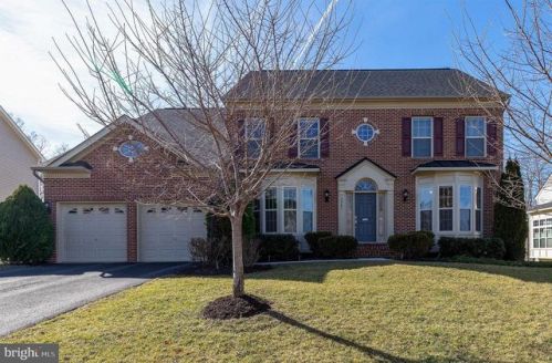 3341 Dondis Creek Dr, Triangle, VA 22172-2089