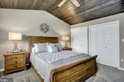 16 Mill Pond Dr, Lancaster PA  17603-7411 exterior