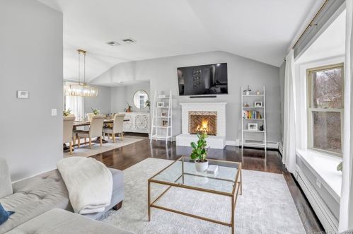 26 Perch Rd, Huntington CT  06484-1824 exterior